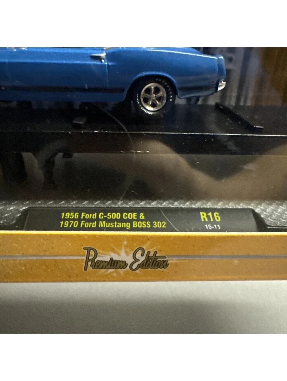 1:64 M2 Machines Auto-Haulers 1956 Ford C-500 COE & 1970 Ford Mustang BOSS 302